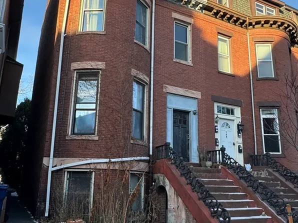 746 E 4th St, South Boston, MA 02127