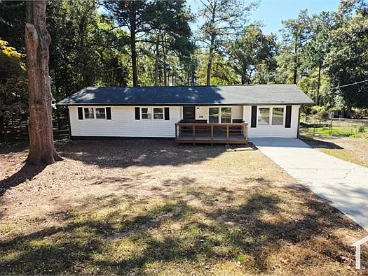 110 Amanda Ct — Photo 1