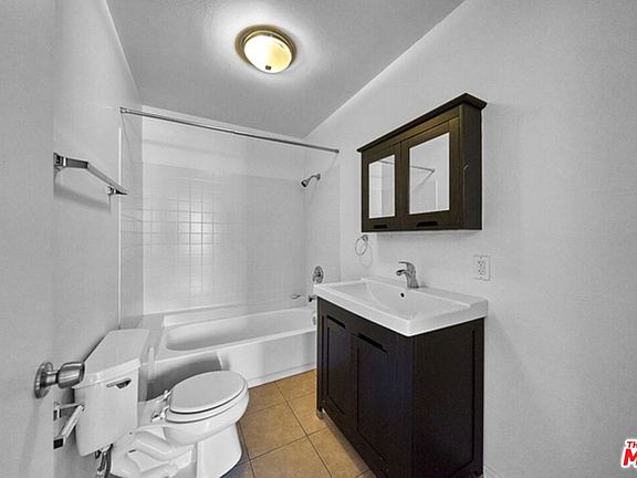 3rd image of 2234 Fargo St #1/2