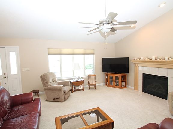 4th image of 221 Sunrise Ln