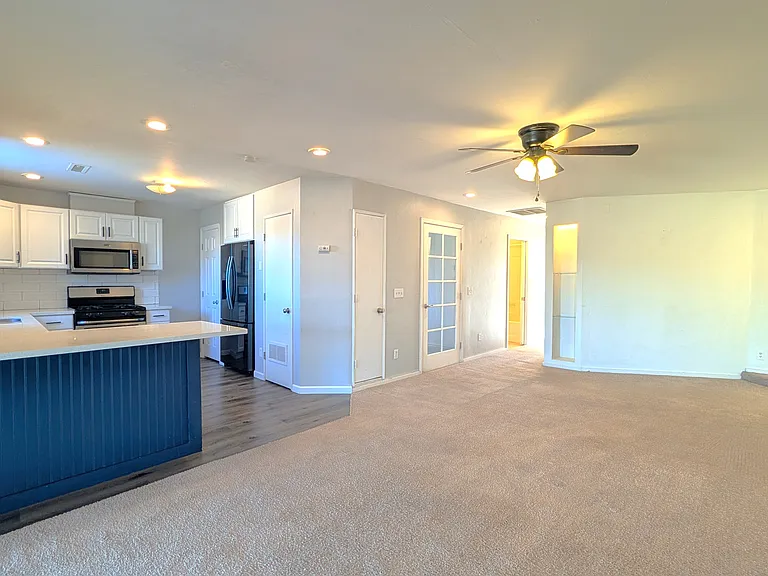 1514 N Elaine Way — Photo 7