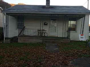 221 S Jackson St, Montgomery, WV 25136