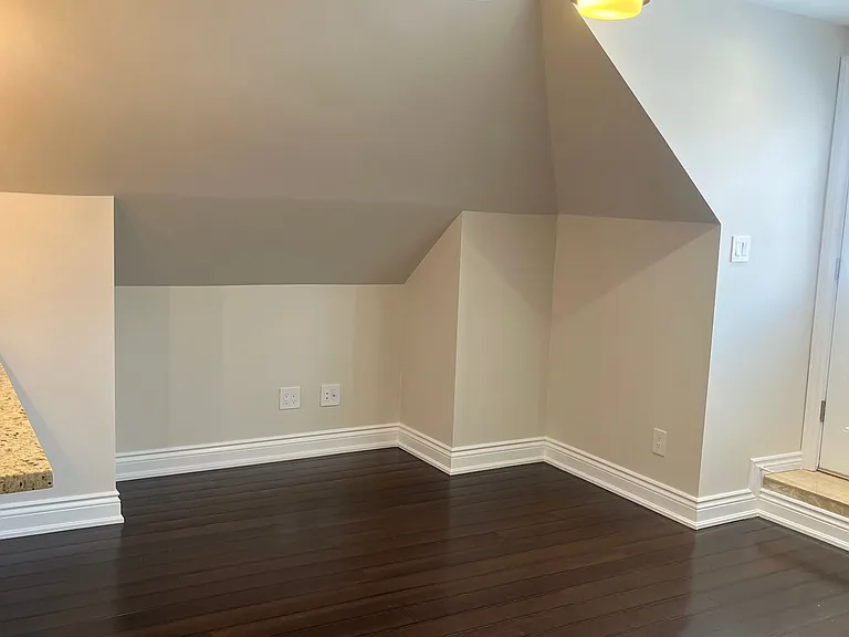 900 Avenue Rd #3 — Photo 18