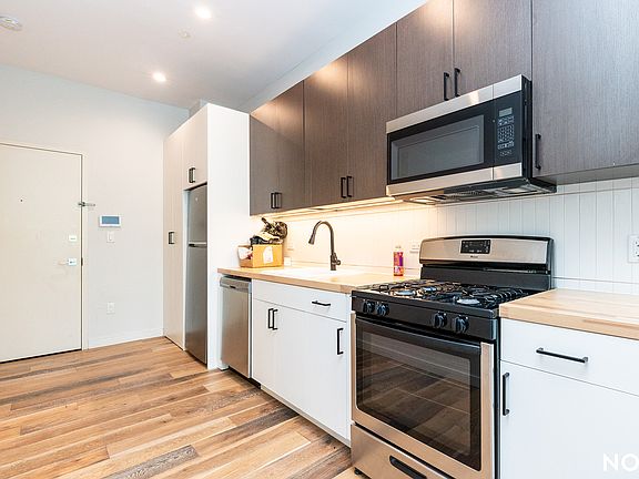 4th image of 943 Bergen St #324
