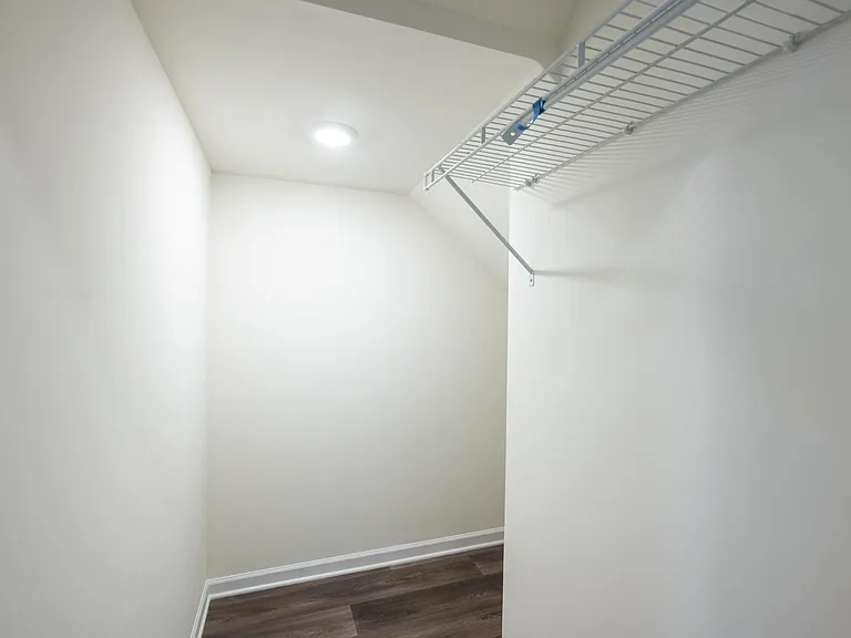 360 Rayland St — Photo 11