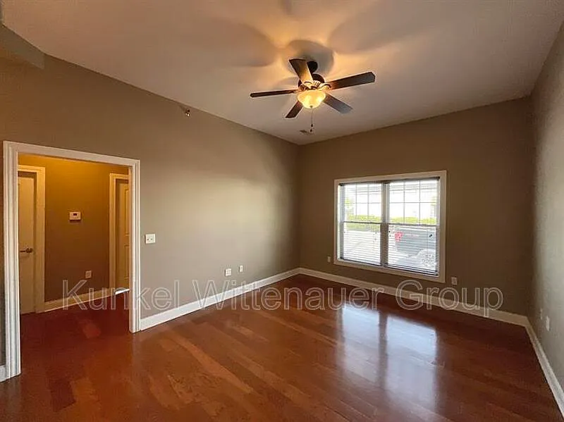2 bed, 1.0 bath, 1000 sqft, $1,100 — Photo 3