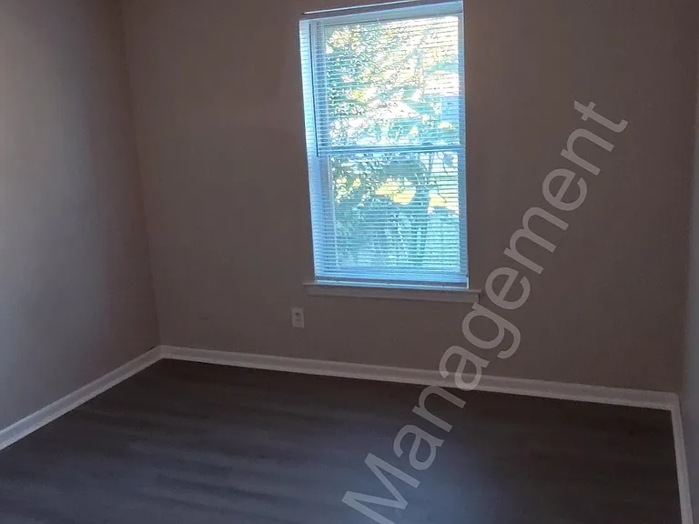 107 Loraine Rd — Photo 8