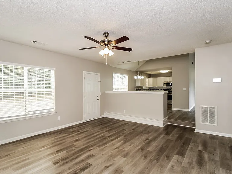 202 Goldleaf Dr — Photo 5