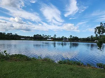 Deluxe Lake Apartments — Photo 2