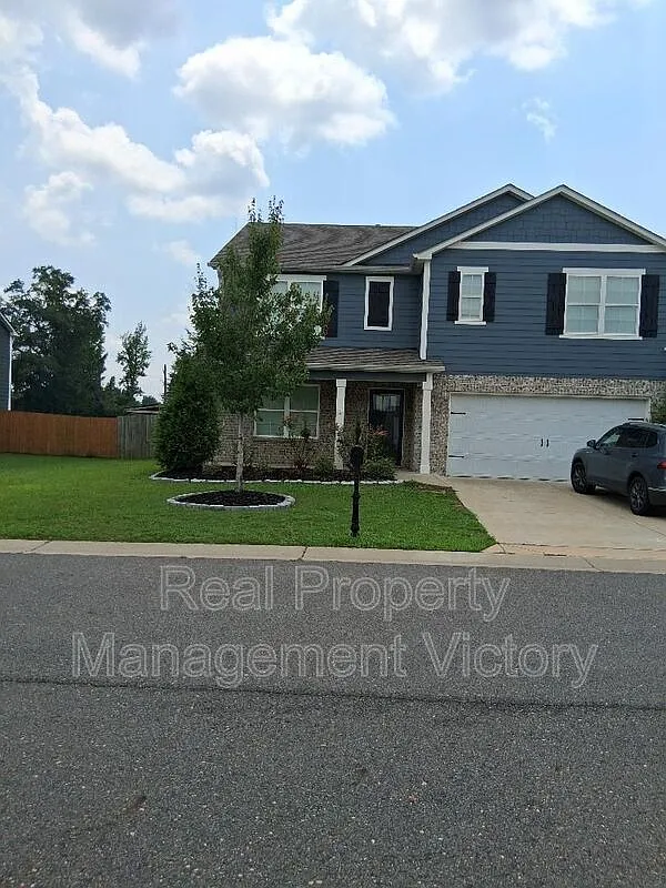 5 bed, 3.0 bath, 2511 sqft, $2,300 — Photo 1
