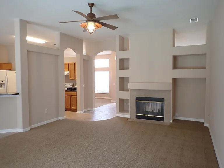 132 Berkshire Ln — Photo 7