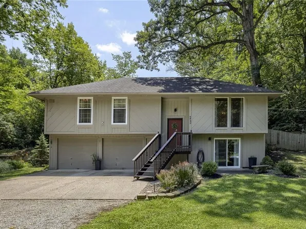 6920 NW Kerns Dr, Parkville, MO 64152