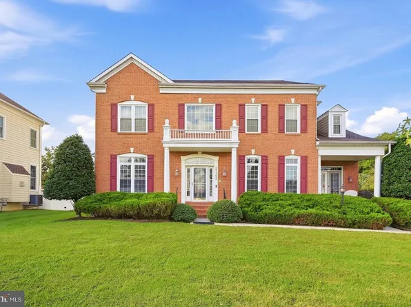 43483 Savoy Woods Ct, Chantilly, VA 20152