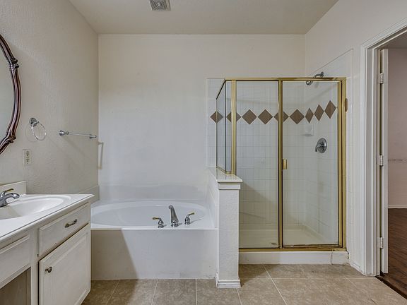 2nd image of 3113 Longleaf Dr