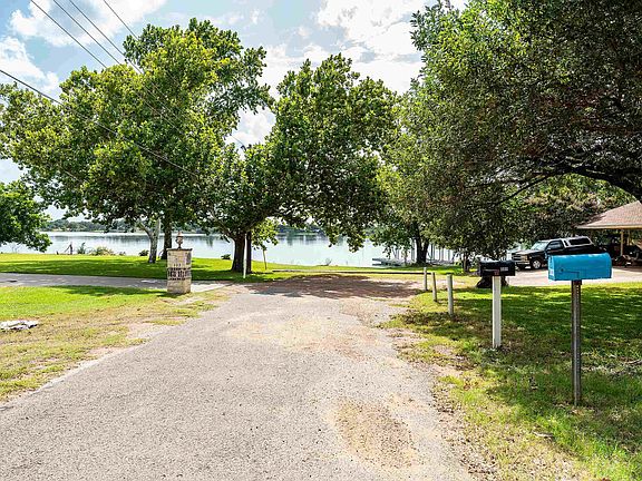 3rd image of 103 Live Oak