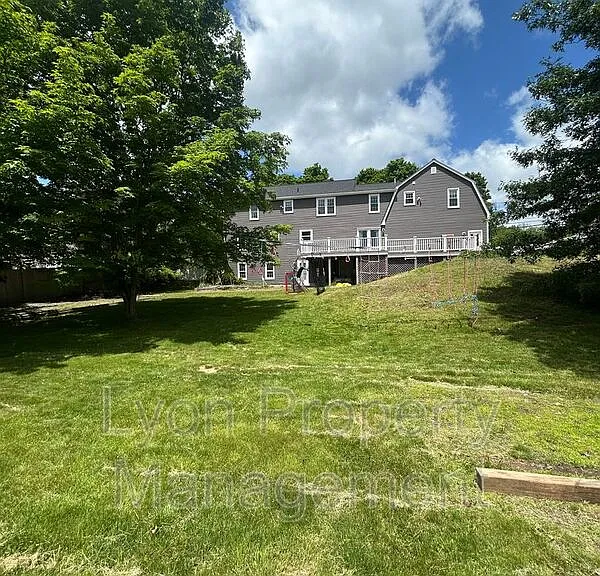212 Tiffany St — Photo 30
