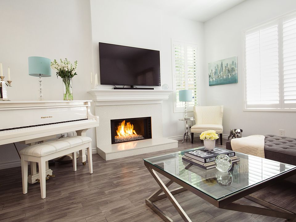 Living Room - Furniture, TV and piano Included