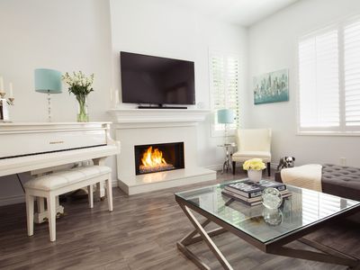 (Undisclosed Address), Woodland Hills, CA, 91367
