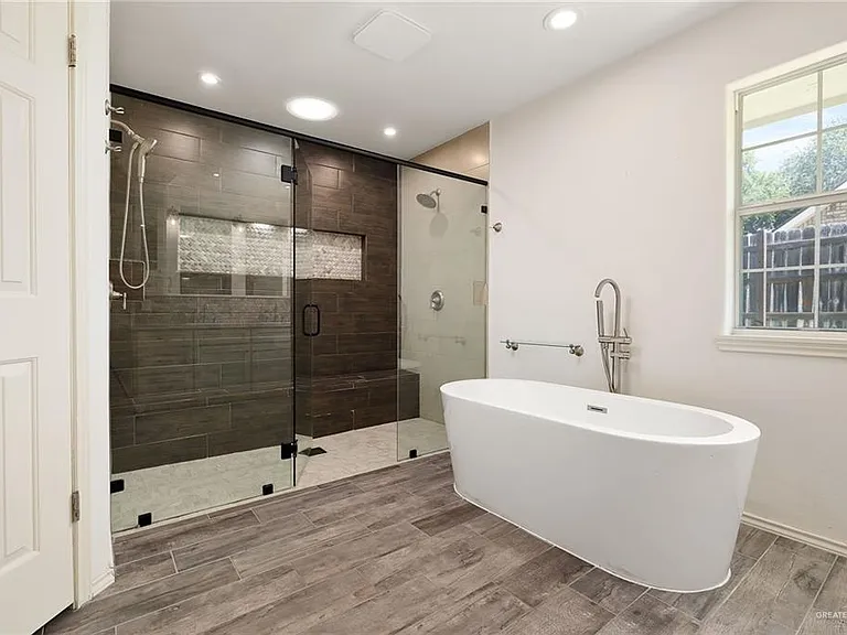 413 E Wisteria Ave — Photo 16