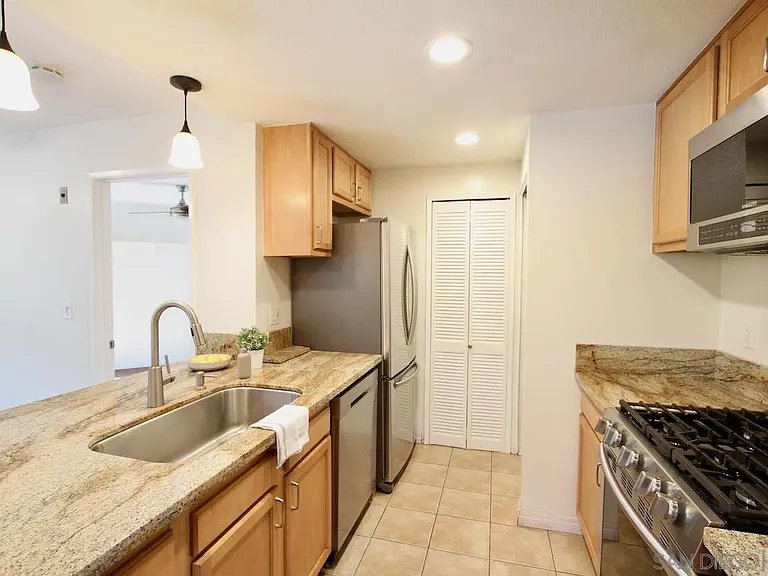 3021 Golden Oak Way — Photo 3