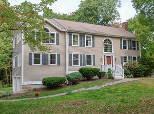 4 State Tree Cir, Londonderry, NH 03053