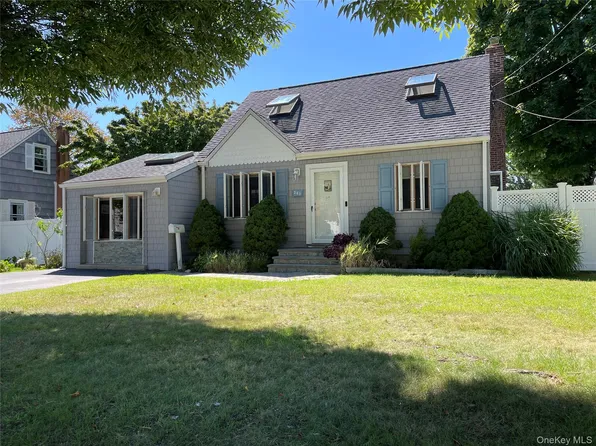 361 S Clinton Avenue, Lindenhurst, NY 11757