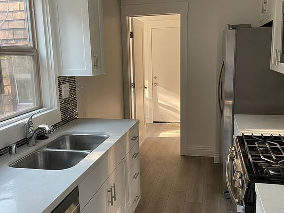 2nd image of 3130-42-3172 1st Ave #3130-2