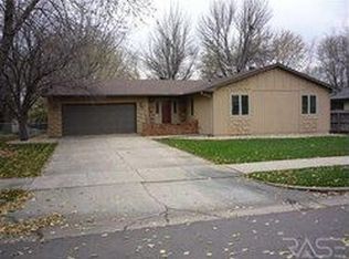 5209 W Arapahoe Cir, Sioux Falls, SD 57106