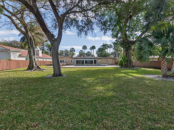 3rd image of 2535 SW 30th Terrace