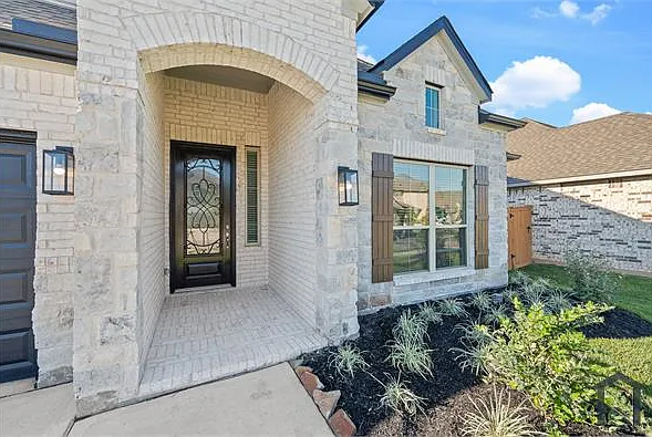 1692 Daylight Lake Dr — Photo 2