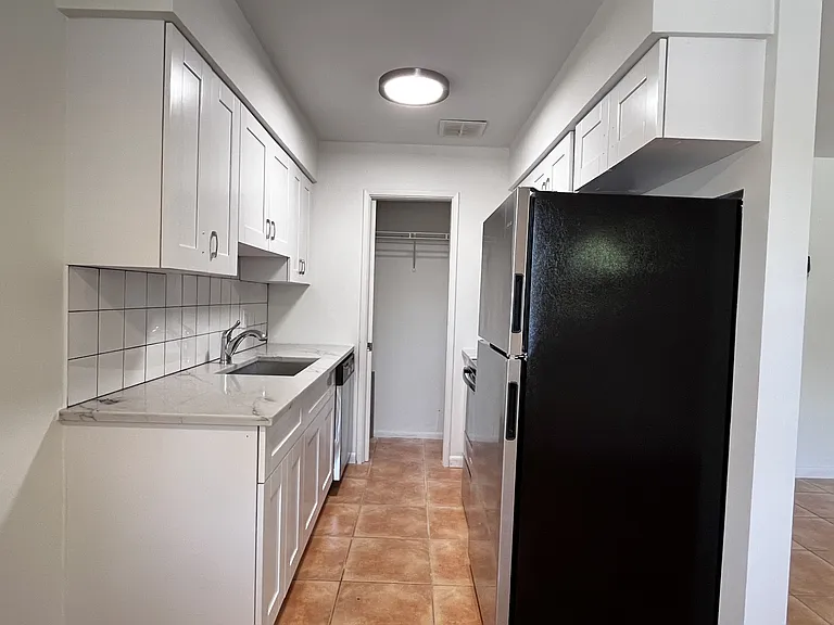 1440 Miami Rd — Photo 16