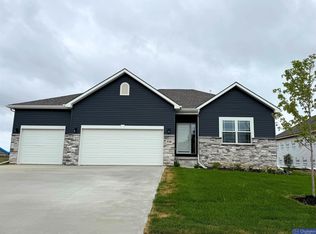 5106 Kestrel Pkwy, Elkhorn, NE 68022