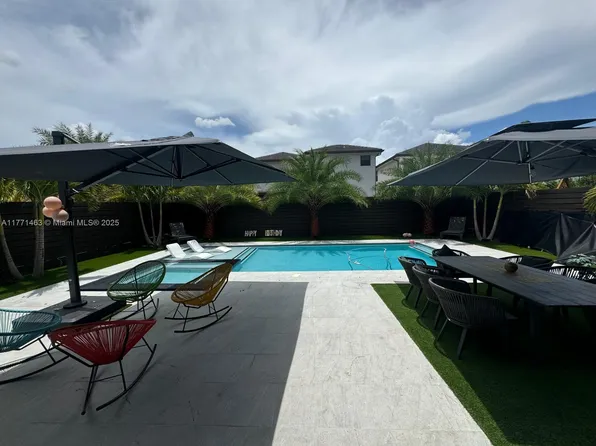 8868 NW 161st Ter, Miami Lakes, FL 33018