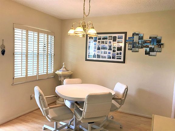 5th image of 21 Pine Arbor Ln