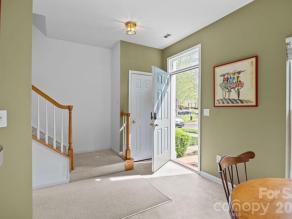 4th image of 9584 Blossom Hill Dr