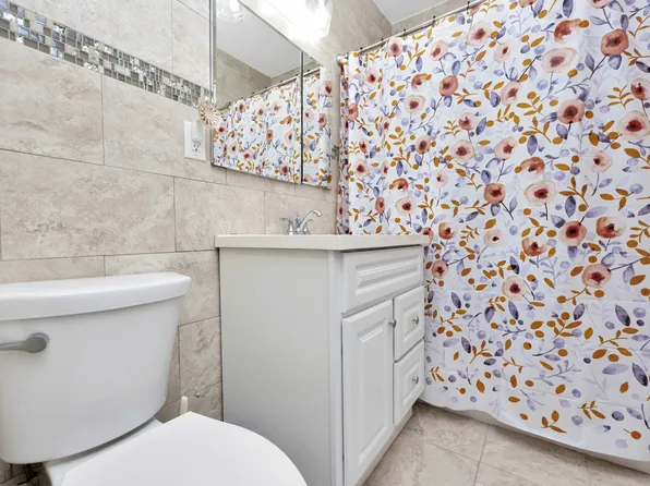 77-16 Austin Street image 10 of 14