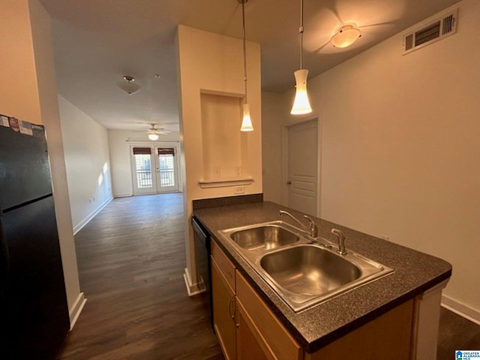1st image of 2020 5th Ave N #429