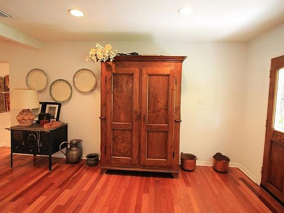 3rd image of 510 N Betty Ln