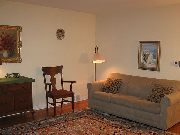 3rd image of 3830 Clausen Ave