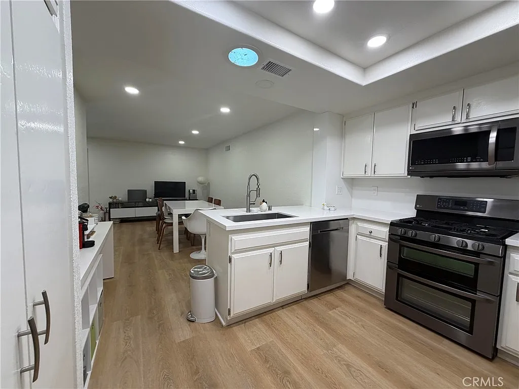 4 bed, 1675 sqft, $4,300 — Photo 2