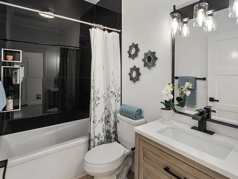 1622 Hoyt Ave — Photo 9
