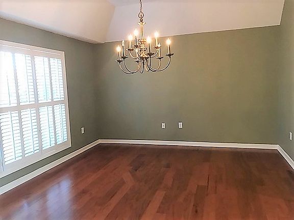 4th image of 111 Wood Creek Dr