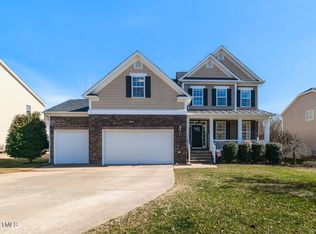 108 Leafy Holly Dr, Holly Springs, NC 27540