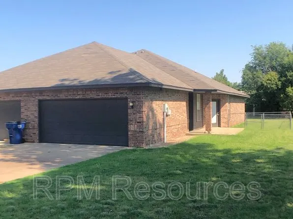 107 E Forster Ln, Mustang, OK 73064
