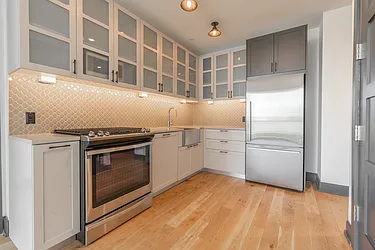 10 Montieth Street, #572
