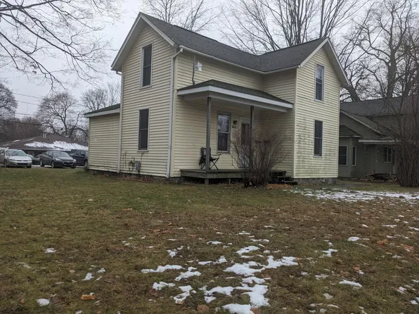 110 W Elm St, Fremont, MI 49412