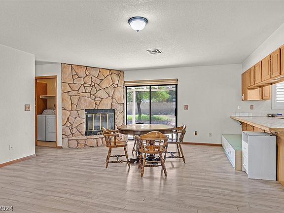 3rd image of 5495 W Oakey Blvd