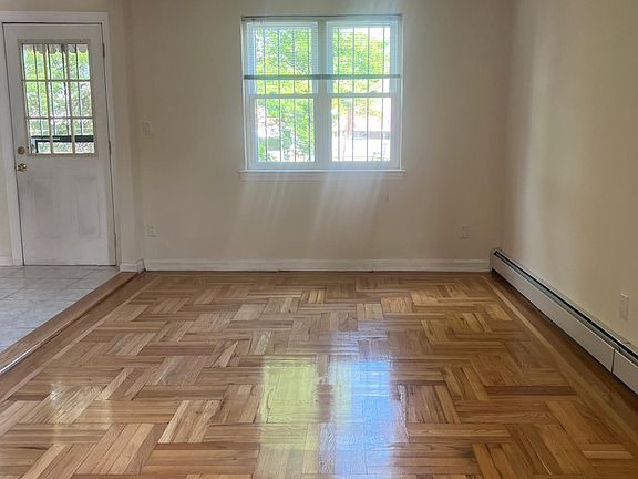4th image of 2210 Fenton Ave #2