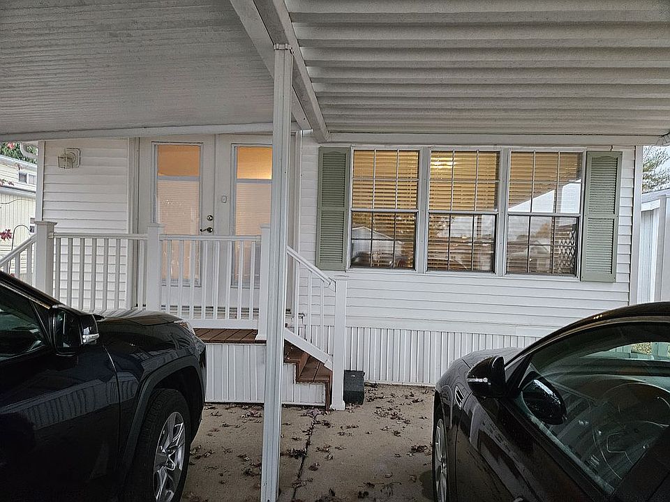 Double carport, front entry