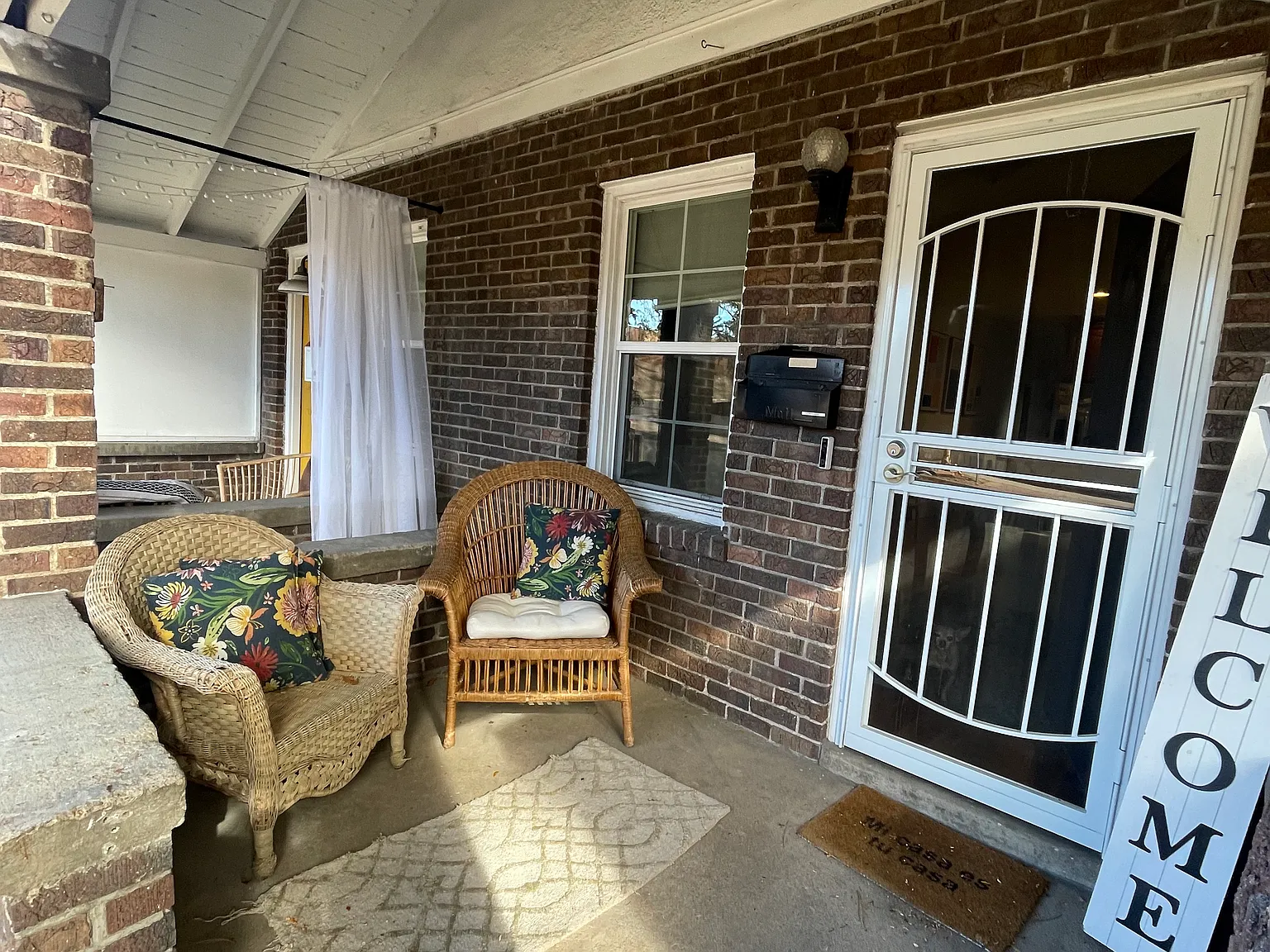 2 bed, 825 sqft, $2,300 — Photo 3